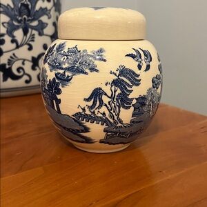 Vintage Sadler Staffordshire Blue & White Willow Pattern Ginger Jar Vase